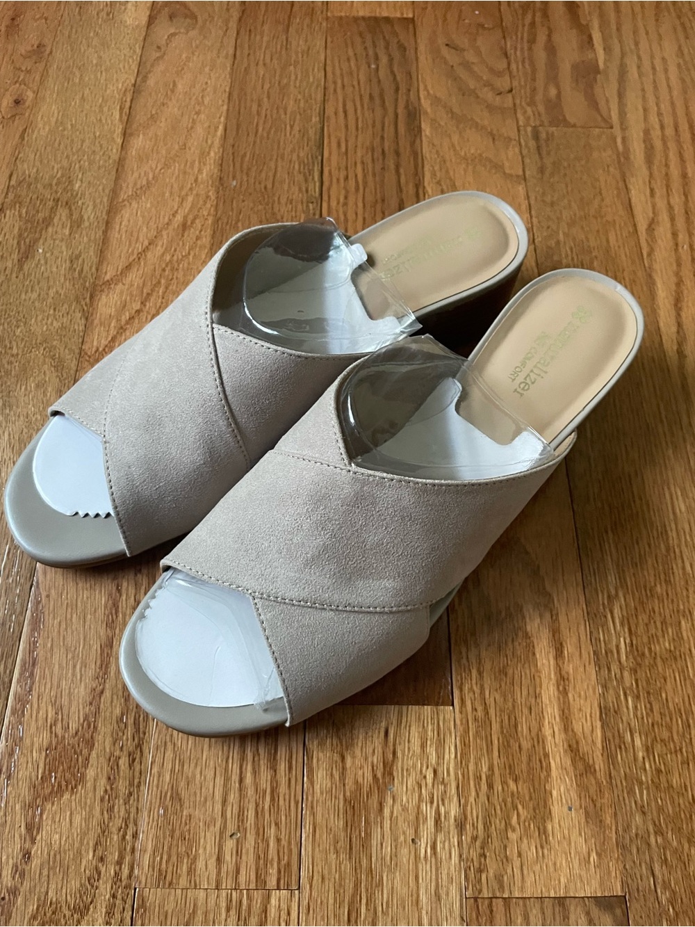Naturalizer Arielle N5 Slide Block Heel Neutral Beige Sandals Office Size 9.5